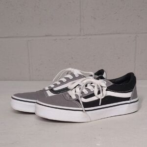 Vans Shoes OFF THE WALL Black, Gray And White Sneaker Size 2 Youth, like new